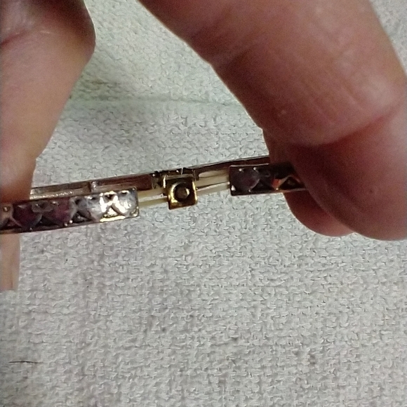 Silvertone textured stretch bracelet - Picture 4 of 4